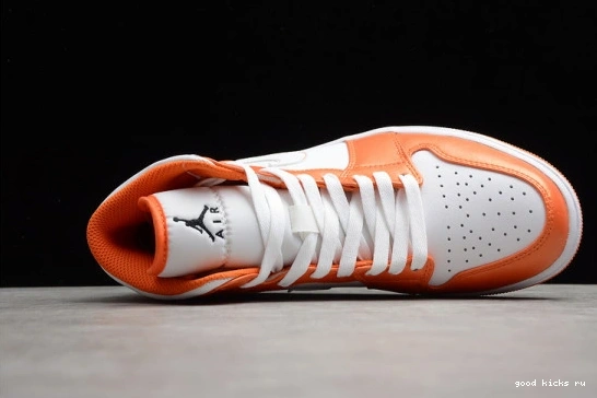 DM3531-800 DM3531-800 1 Mid Jordan Orange Metallic 0316